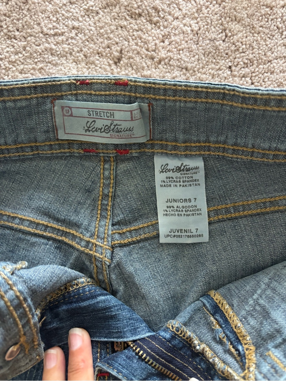 Levi Jean capri's size 7 - Picture 2 of 2